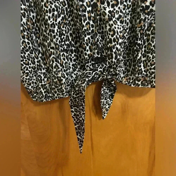 Beach Lunch Lounge Button Down Short Sleeve that Ties Leopard Size Large NWT - Picture 5 of 12
